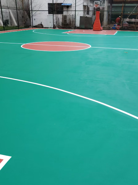 长沙 球场长期使用易出现地面开裂